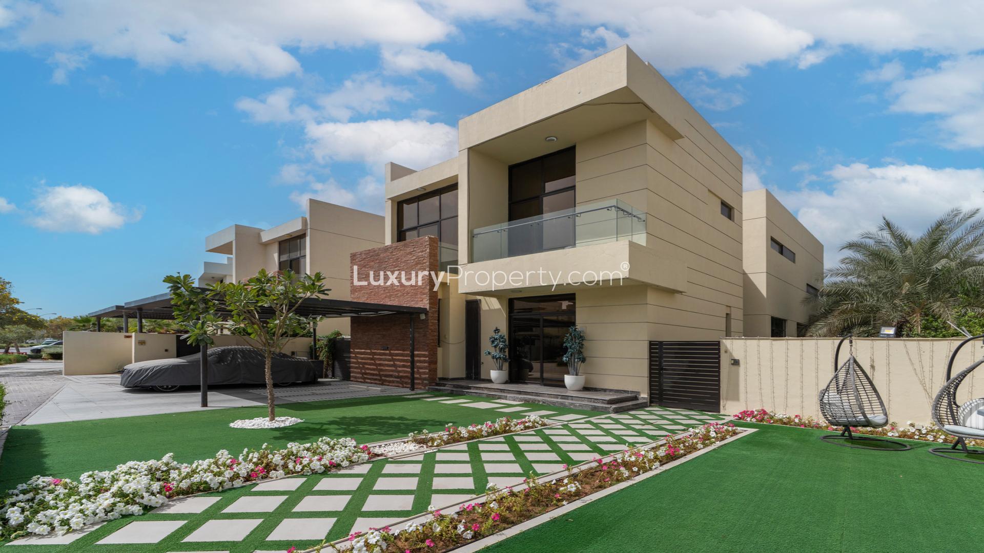 Spacious 5BR Villa Overlooking Trump Golf Course