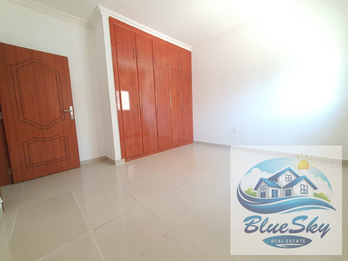 Luxury apartment 3bhk with balcony master bedroom wardrobe dining area with maid room open view just rent 60k