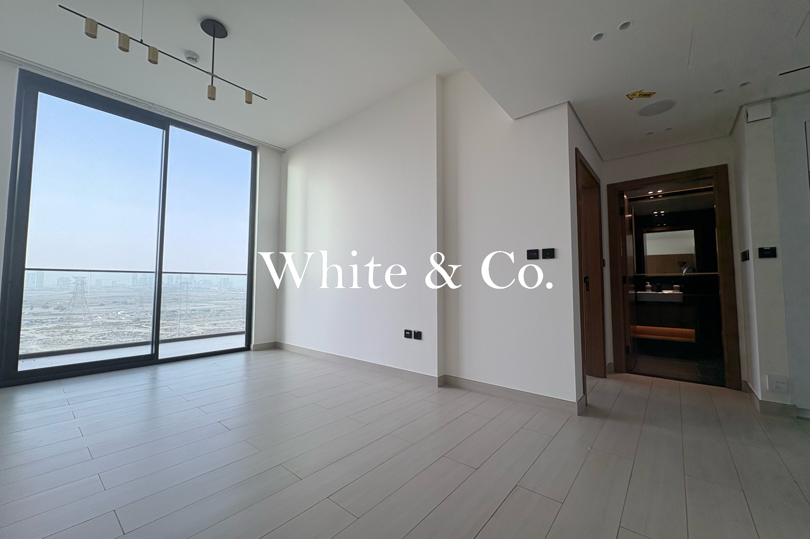 HIGH FLOOR | MARINA VIEWS | VACANT NOW