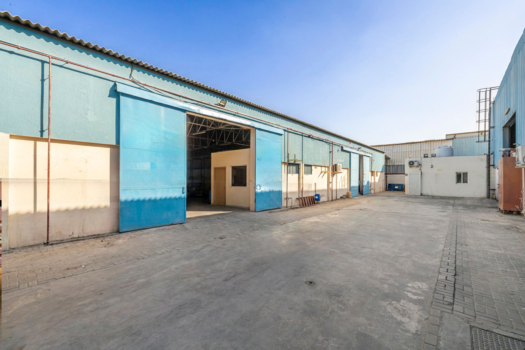 Storage Warehouse | Well-managed | Prime Location