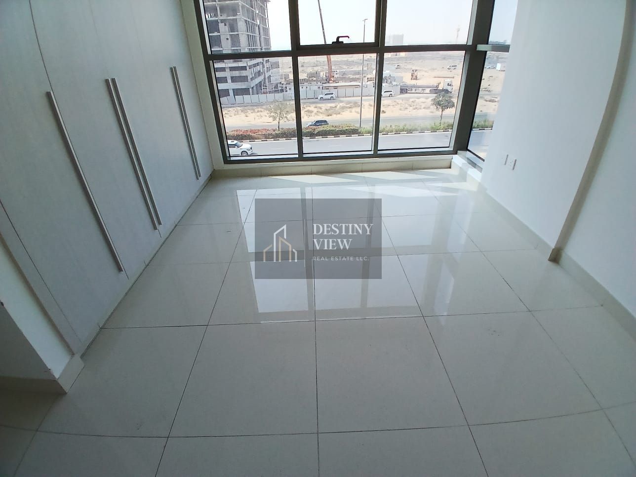 Like brand new lavish 2BHK apartment fully family Building with balcony 2bahts