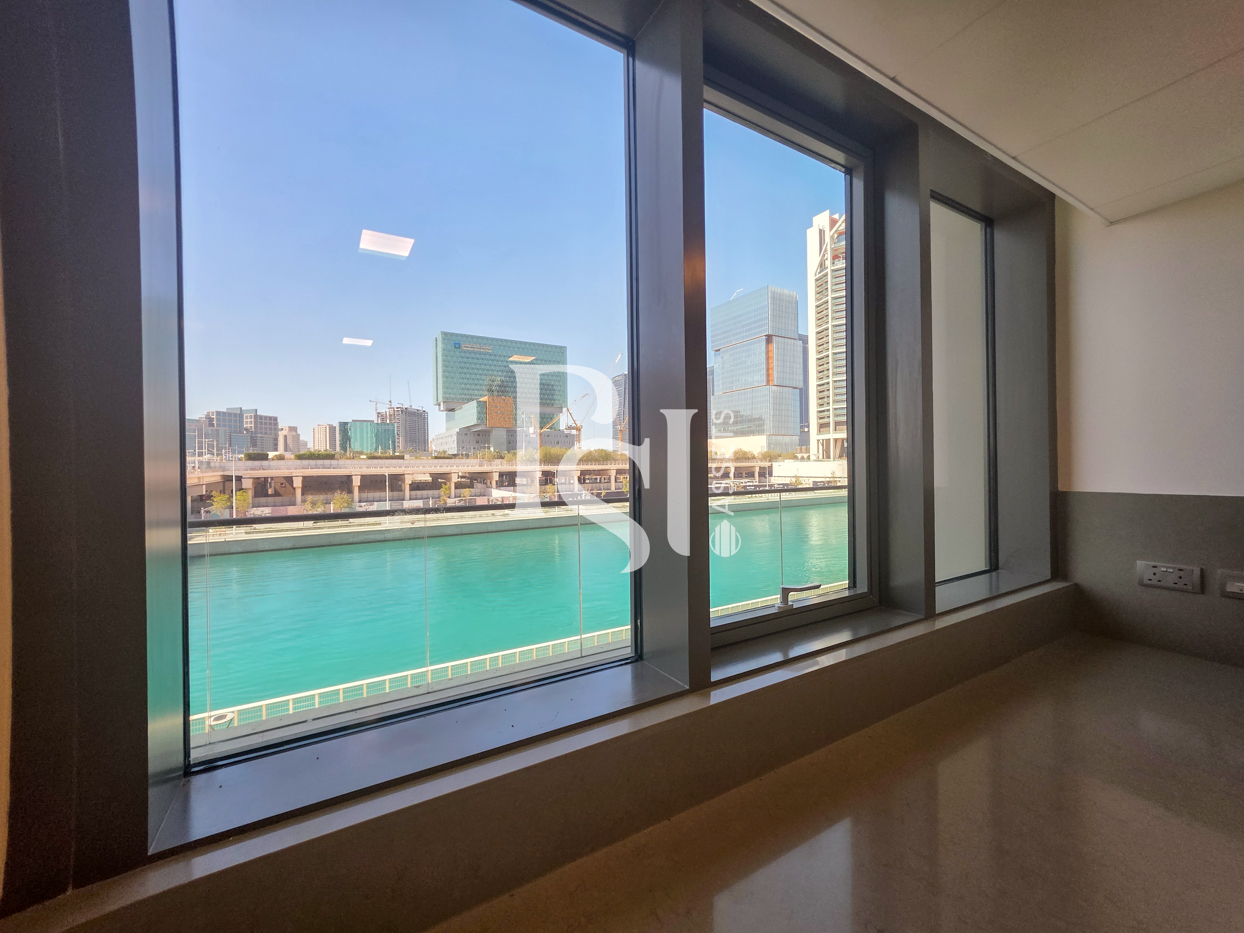 Balcony | Maid's Room | Canal View