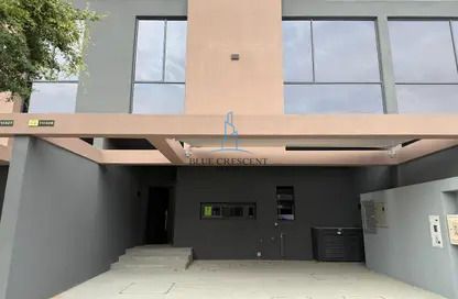 2BR+Maid | Prime Location | Ready | Single Row