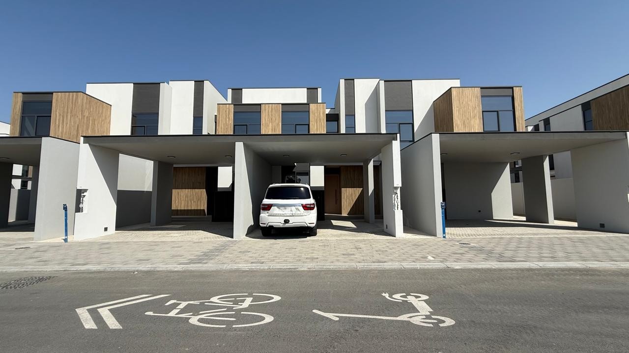 3BR Townhouse | Prime Location | Ready to Move