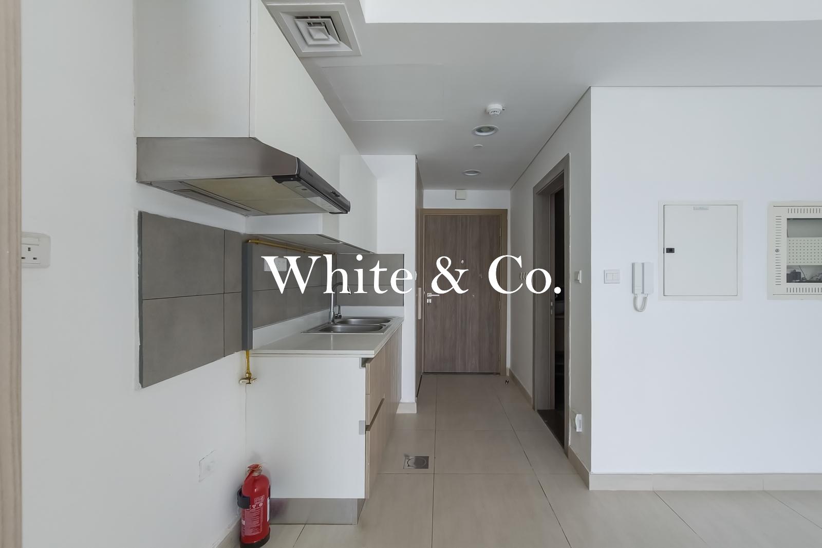 VACANT NOW | SPACIOUS STUDIO | MODERN FINISH
