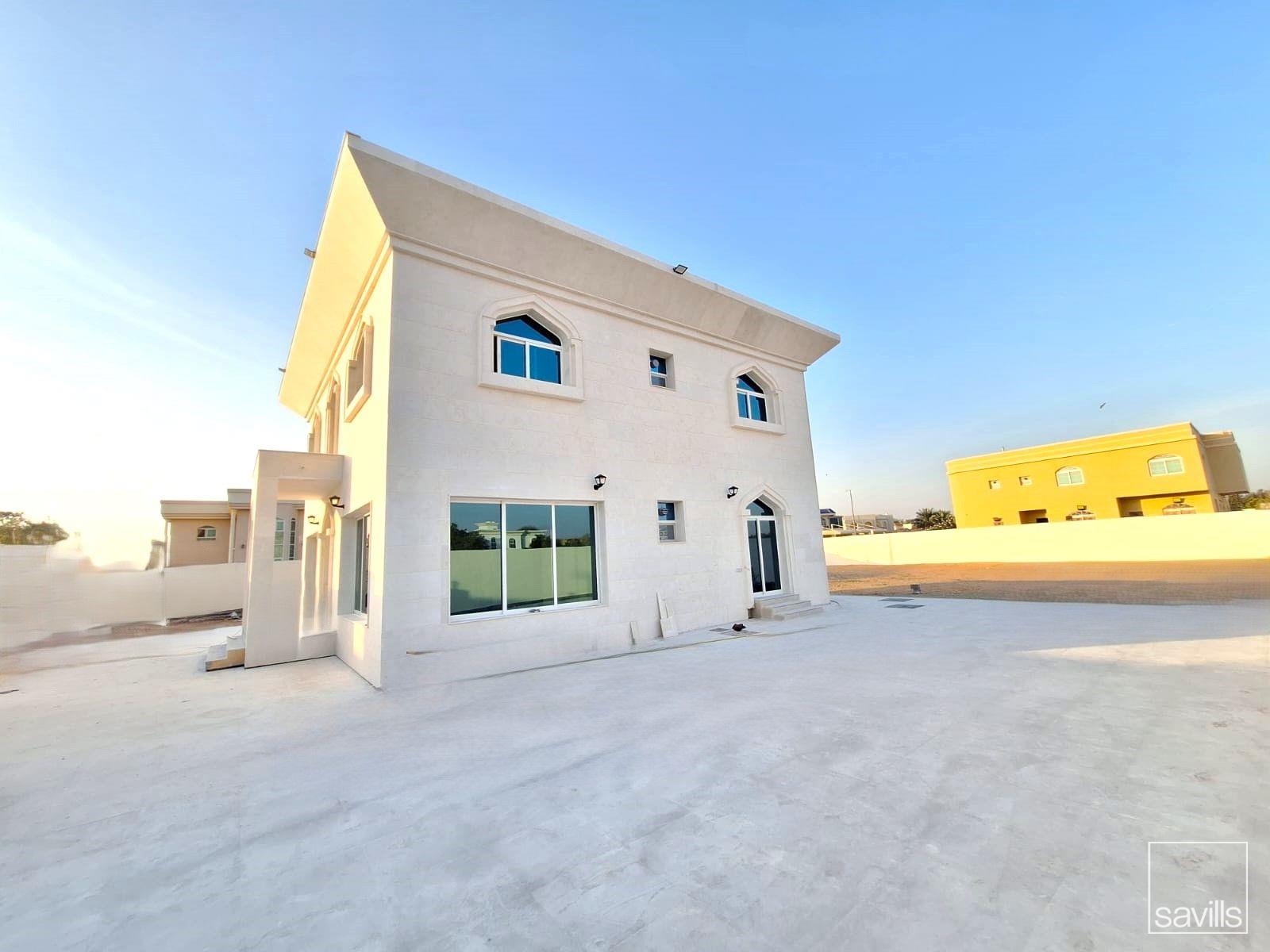 Exclusive Corner Villa | Spacious Living