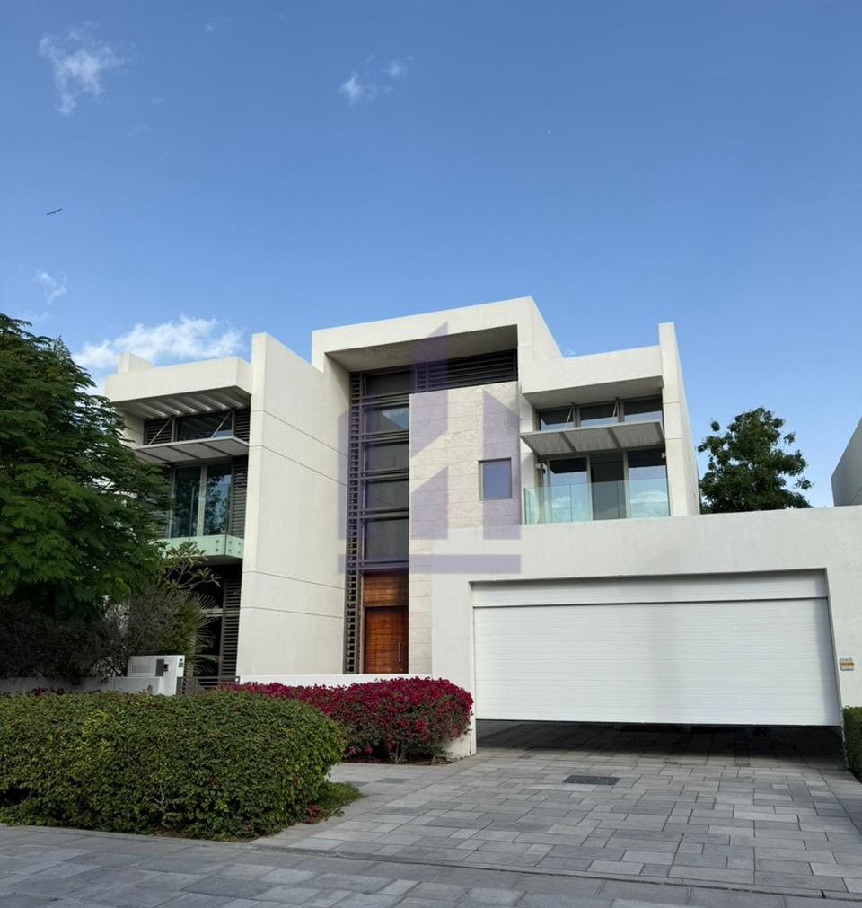 4BR Vacant Contemporary | Near Community Hub