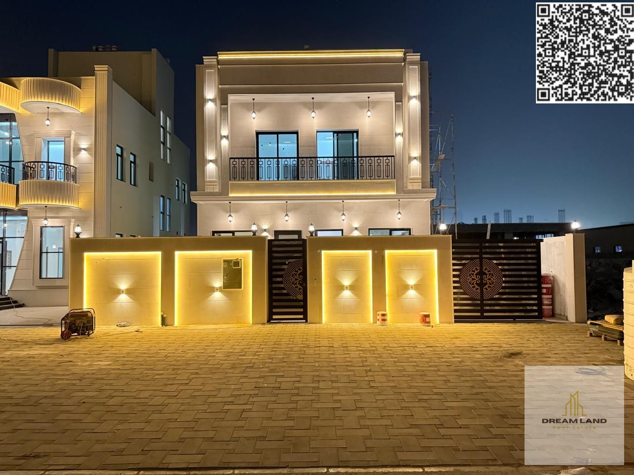 A ready-to-move-in villa is for sale, all fees included, close to all amenities - very spacious interior and distinctive finishes