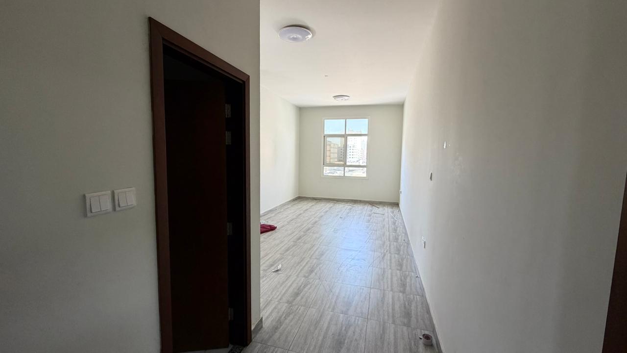 Chambre parentale et séjour - Location annuelle - Logement familial - Climatisation centrale - Entretien inclus