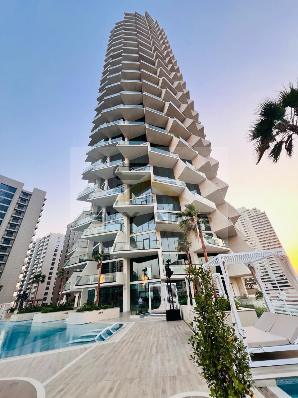 Lavish 1BR | Study Room pool view