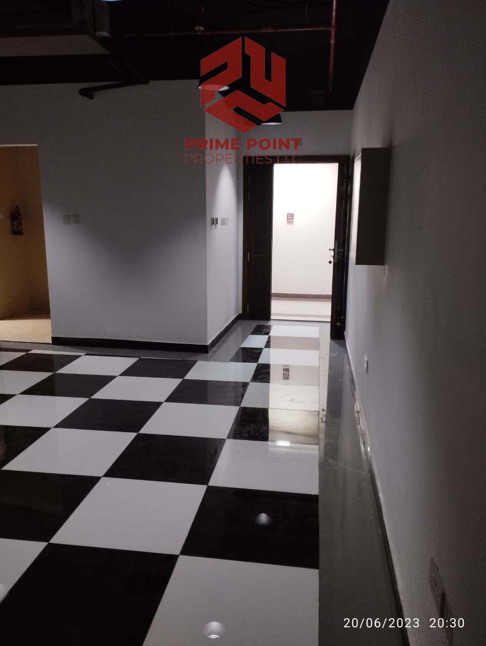 Open-Plan Office | Lynx Business Tower | Corner Unit | Downtown & Highway View