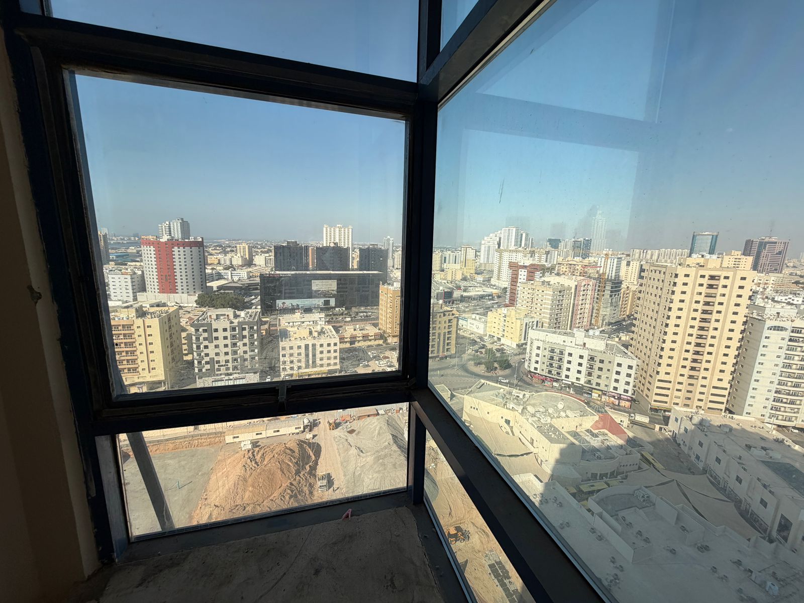 American kitchen studio apartment in Al Nuaimi Tower C, spacious, central air conditioning