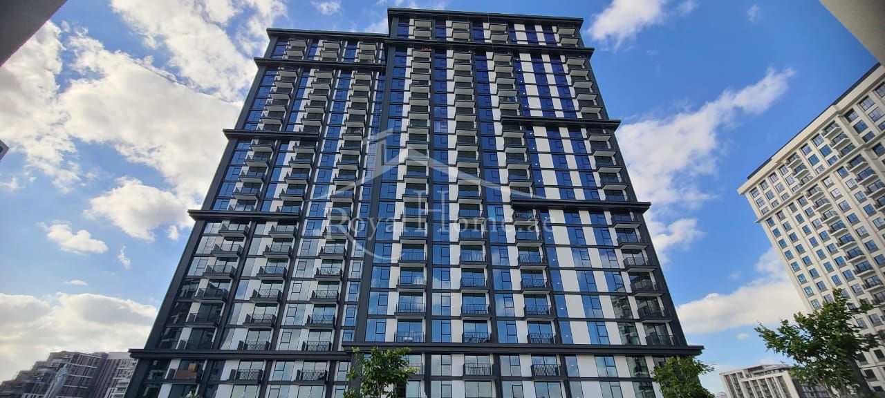 Luxury living | high floor| pool & community view