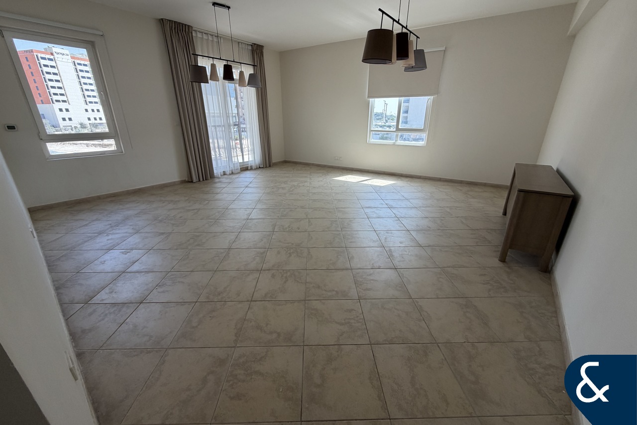 Spacious 3 Bed | Large Layout | Available Now