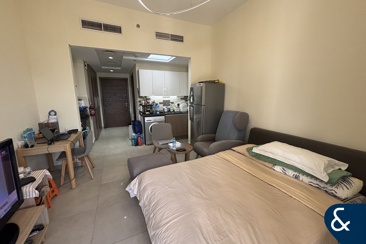 Furnished | Near Metro | Pool View |