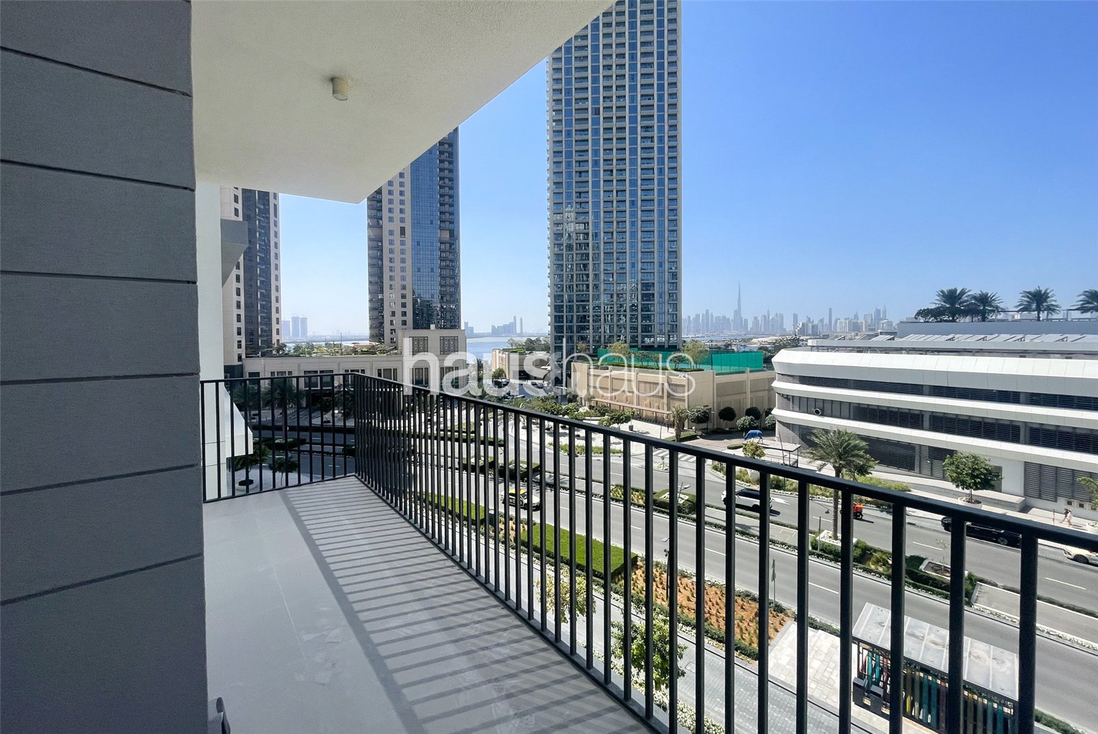 Brand New | Burj Khalifa View | Chiller free