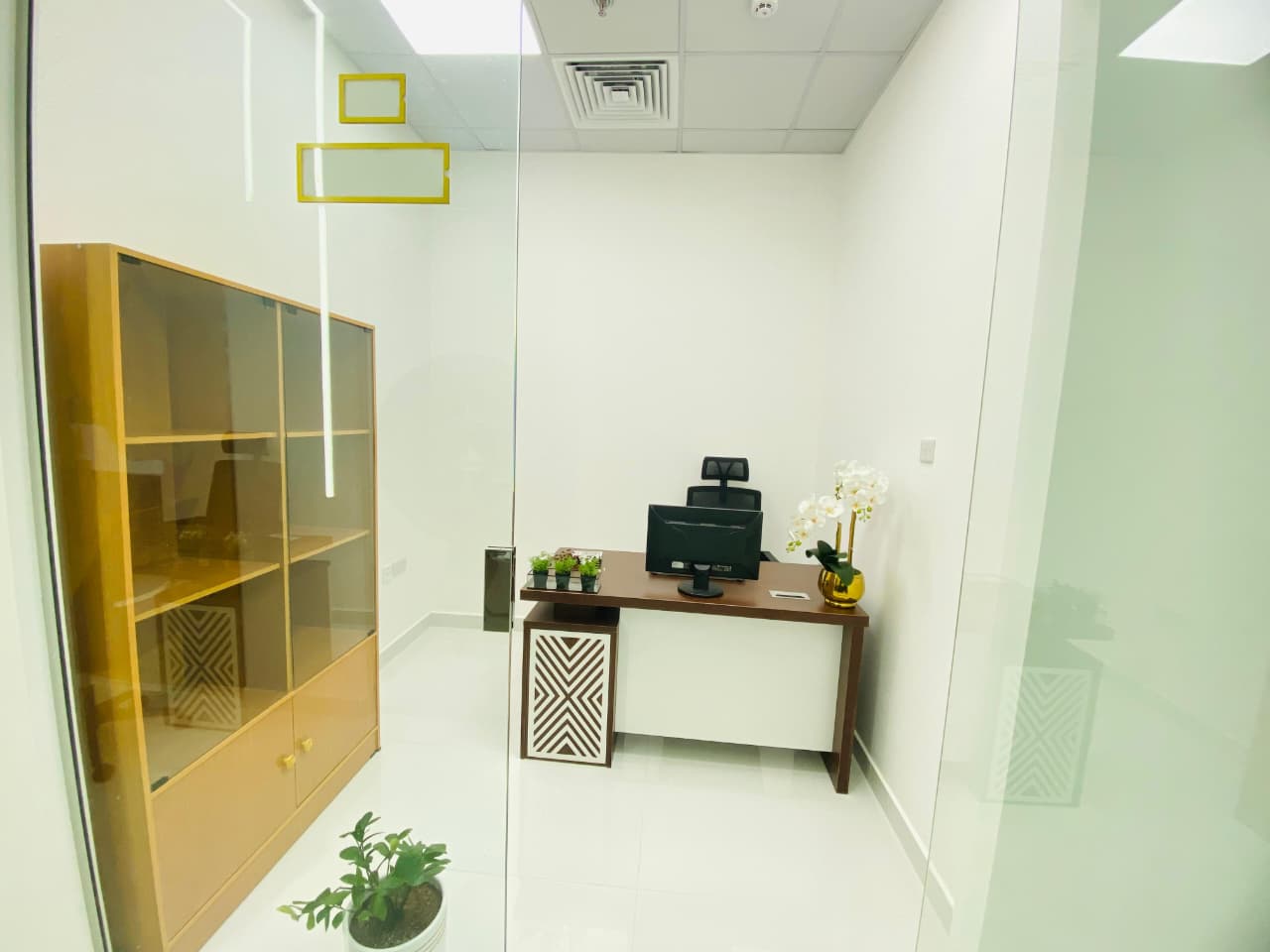 Stylish Office | Free Utilities | Near to Metro Station