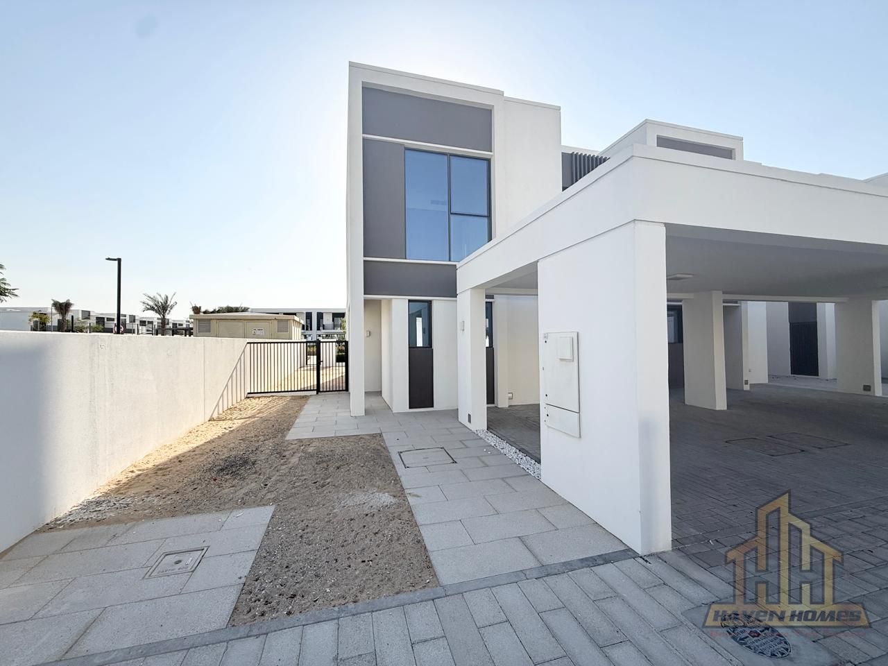 Direct Park Access & Close to Golden Beach