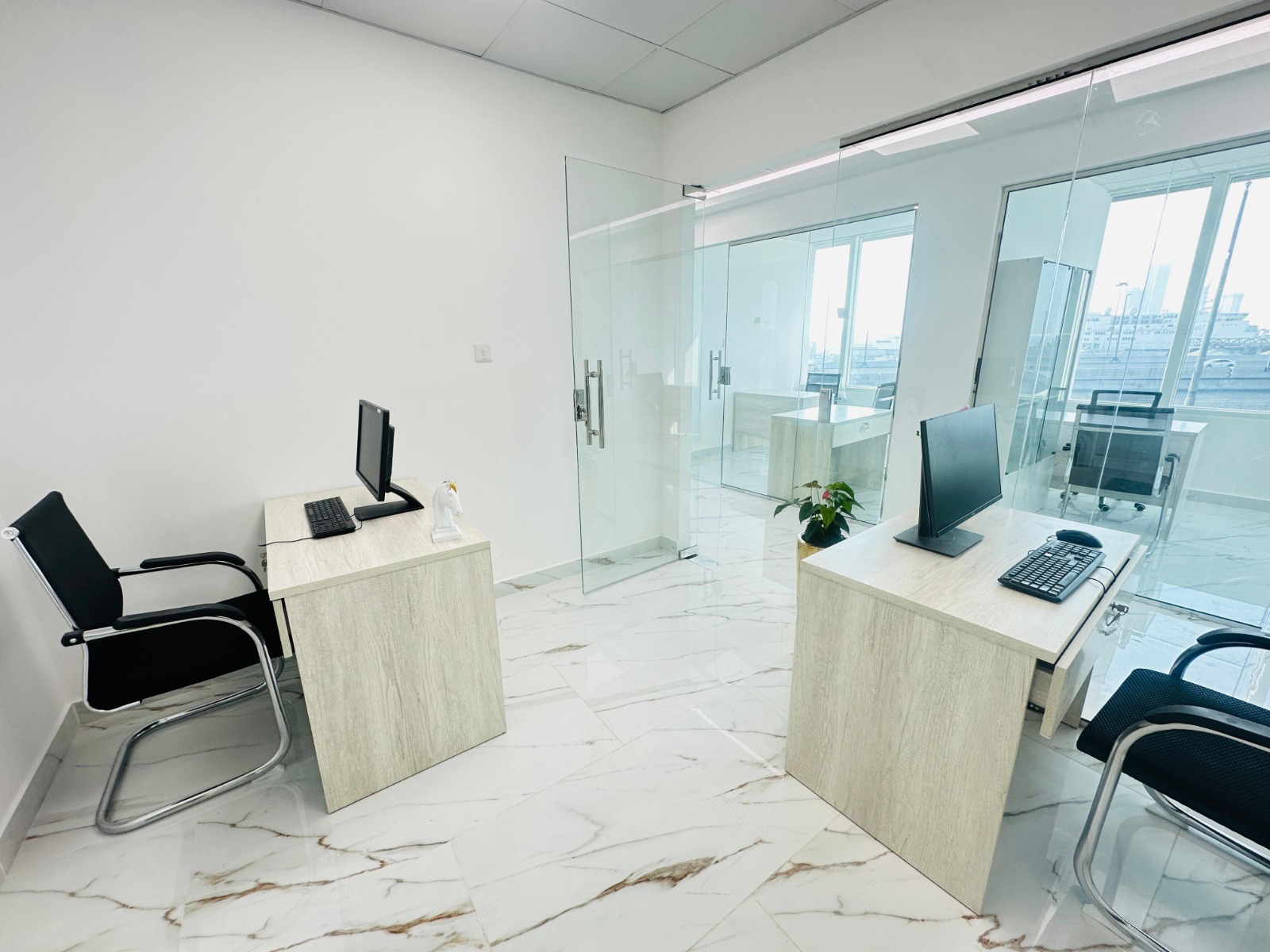 Spacious Office for Rent in Dubai | direct from Owner | near metro station