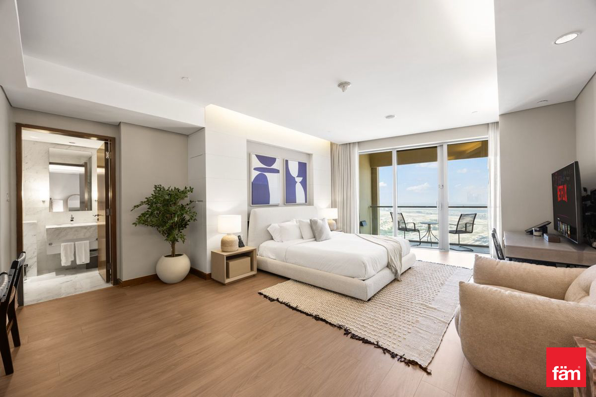 Upgraded Unit High Floor Prime Location
