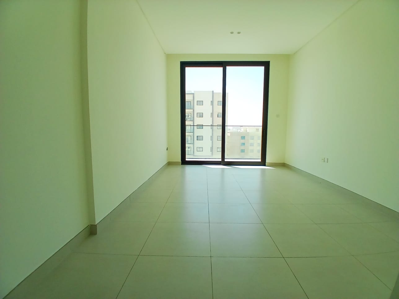 No comeshan 12chk pymant Lxury and brand new apartment with balcony with master room balcony parking pool