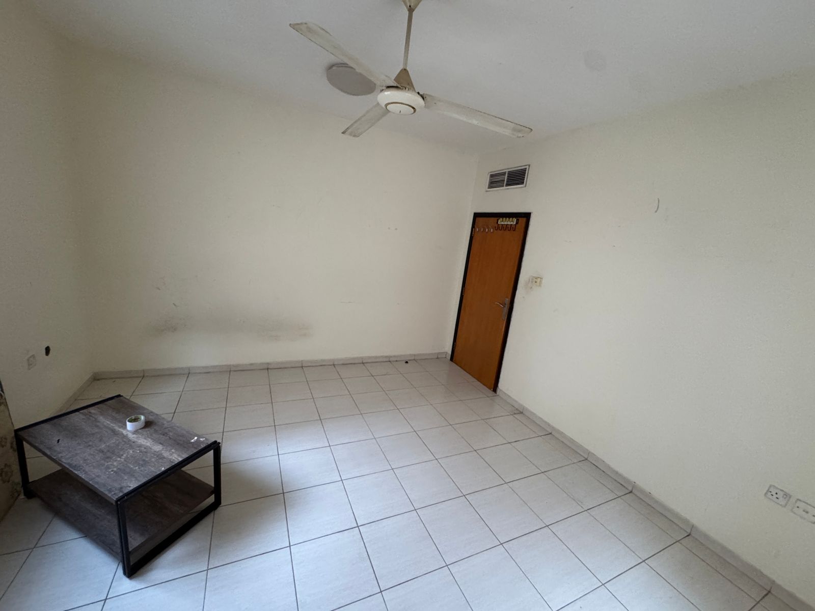 The most beautiful apartments at the lowest prices: a one-bedroom apartment in Al Nuaimiya, Ajman, next to Al Hikma School.