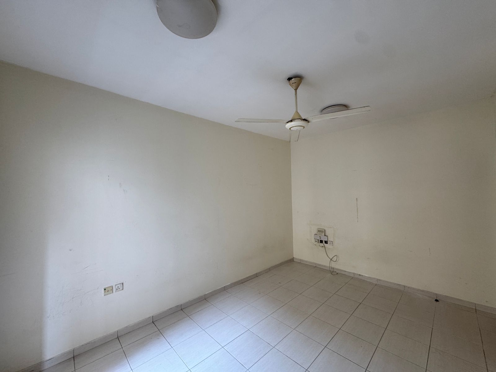 Prix les plus bas - Chambre et salon séparés - Location annuelle - Logement familial - Climatisation centrale - Entretien inclus