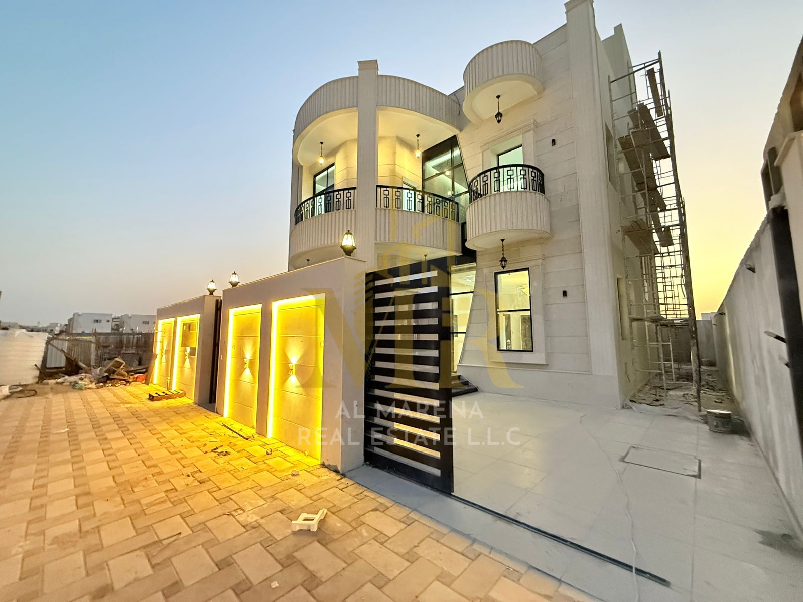 Villa à vendre à Al Helio 2 – 5 chambres, 2 étages et terrasse sur le toit à un prix exceptionnel