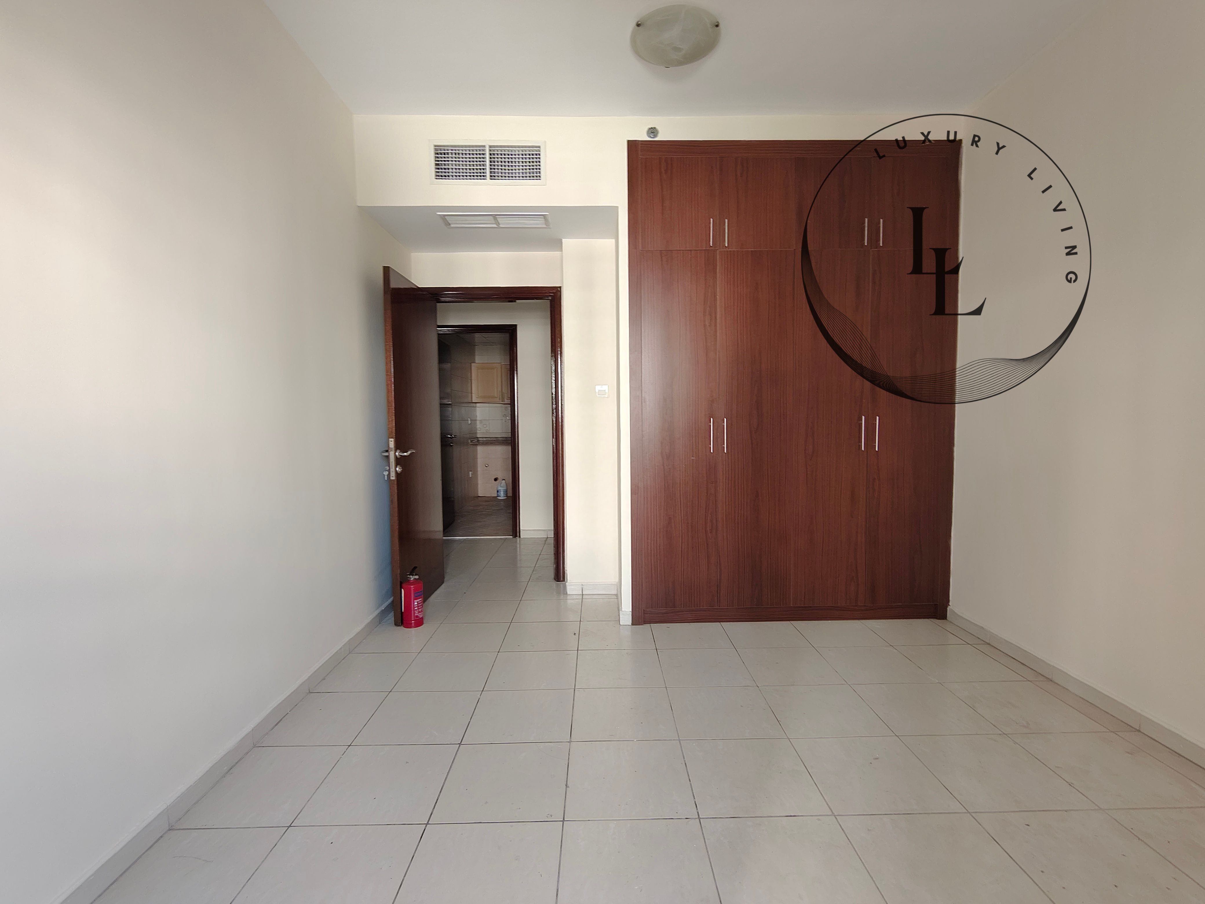 Lavish 1bhk apartment is available in 40k with parking free