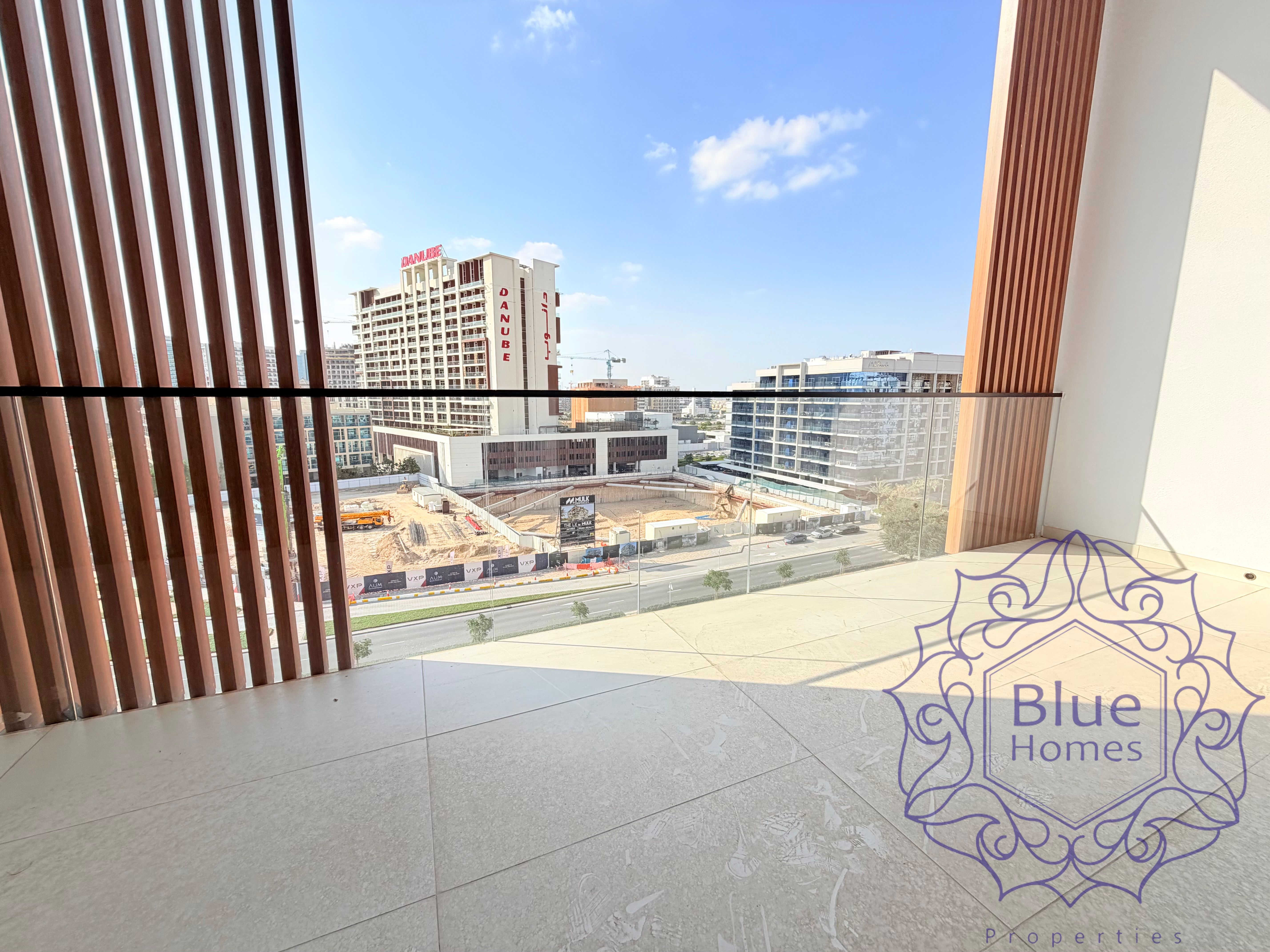 Near miracle gardens/ Bright 2BR / kitchen appliances