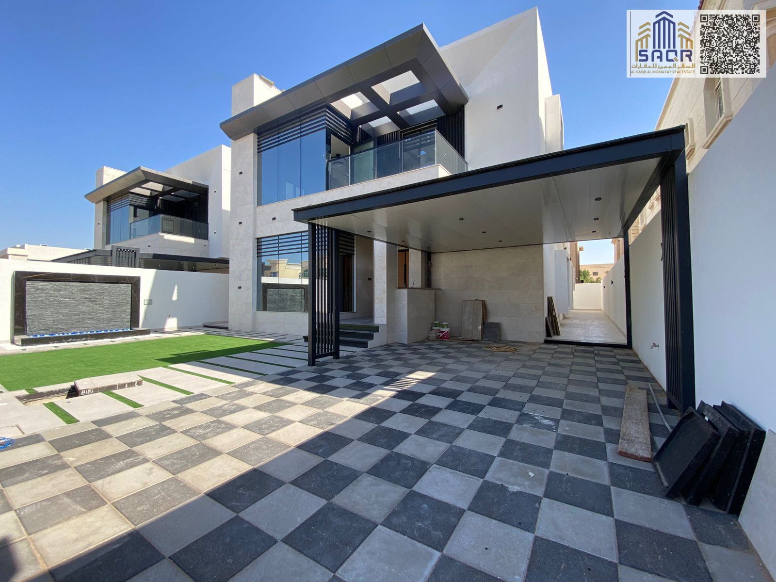 Modern villa design in a prime location, freehold ownership for life with no service charges.