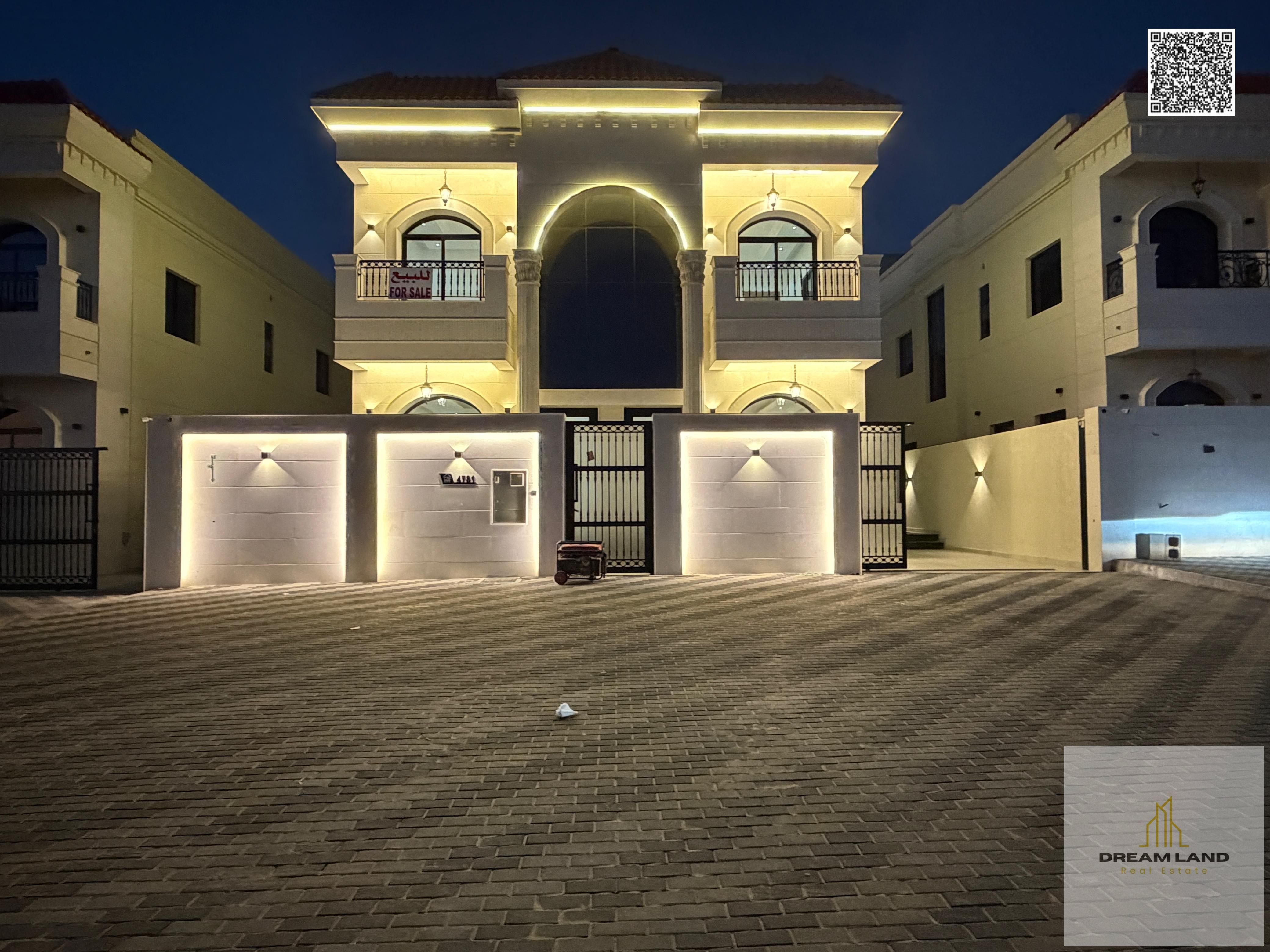 Classic villa for sale in Al-Haliyo, 5 master bedrooms with swimming pool, yard, and luxury finishing. Registration fees included. Near a mosque and A