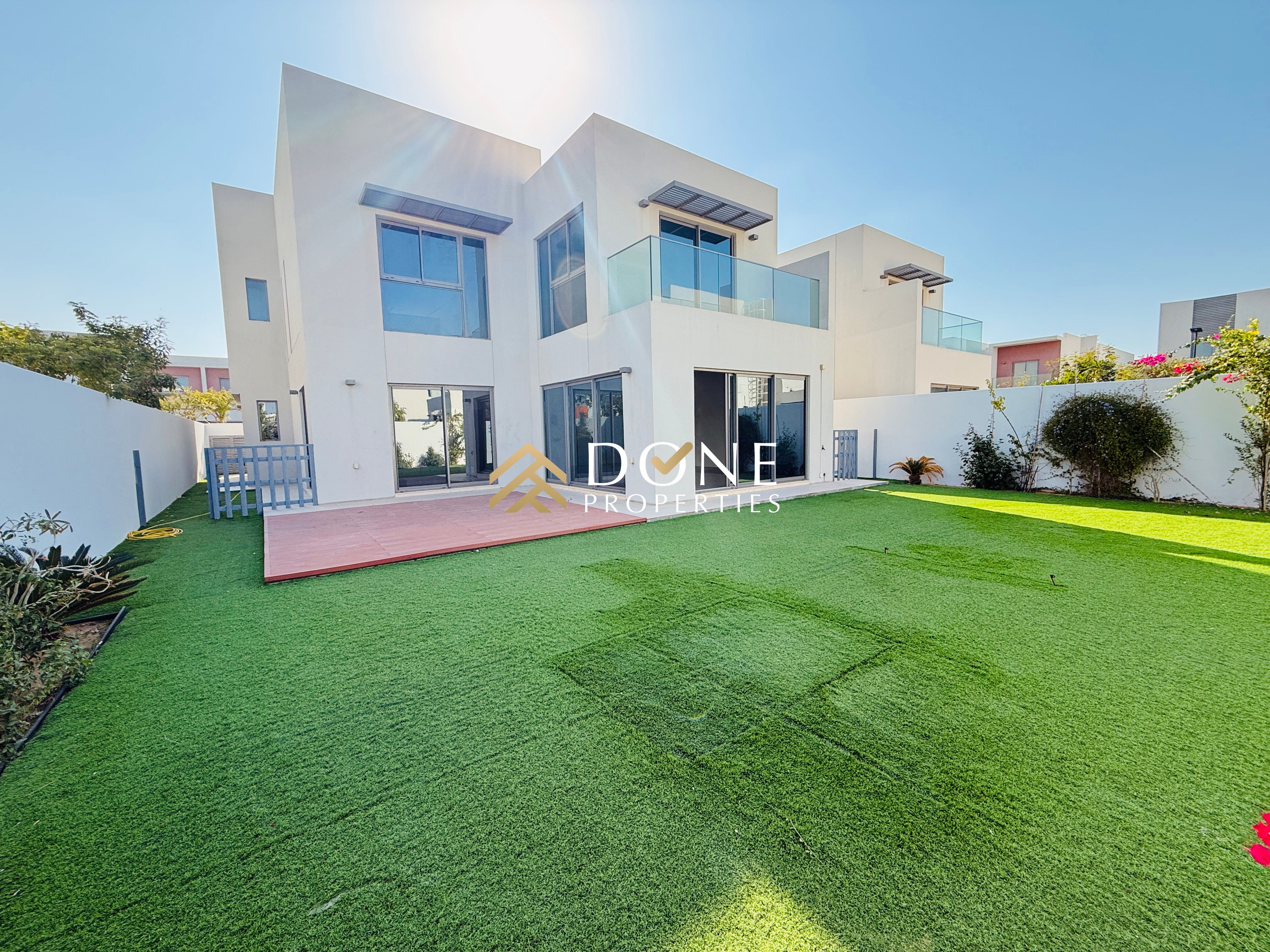 LUXURY 4BED VILLA PRIME LOCATION READY TO MOVE