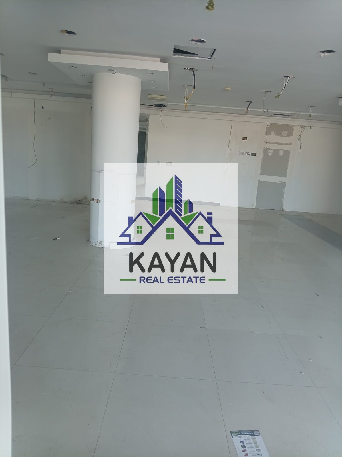Prime retail shop for rent - 3,000 sq. ft. with 4 front doors directly facing the street,