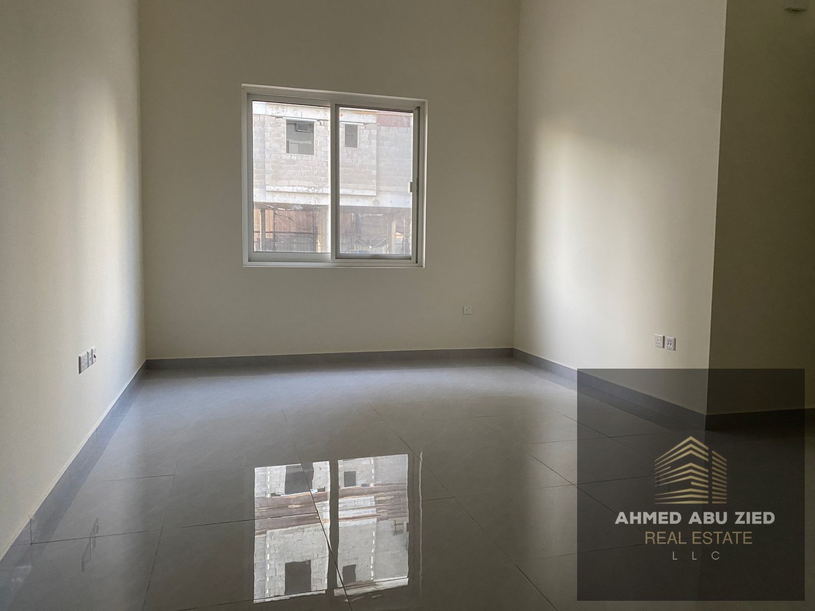 Great opportunity for first tenants in a prime location of Al Rawda 1! Ground floor 1-bedroom apartment with practical space, perfect for families