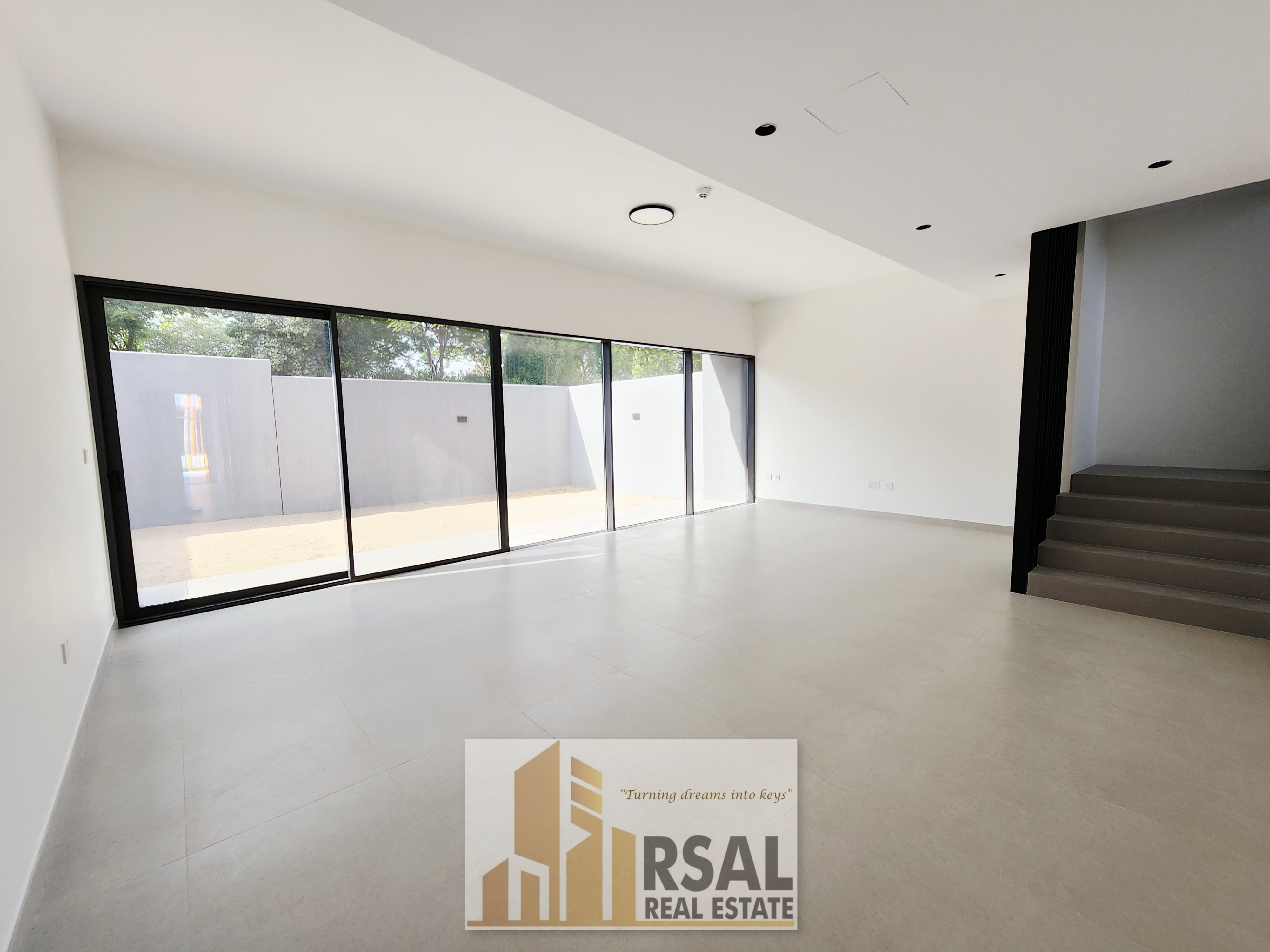 Ultra-Modern 3BR Townhouse in Masaar