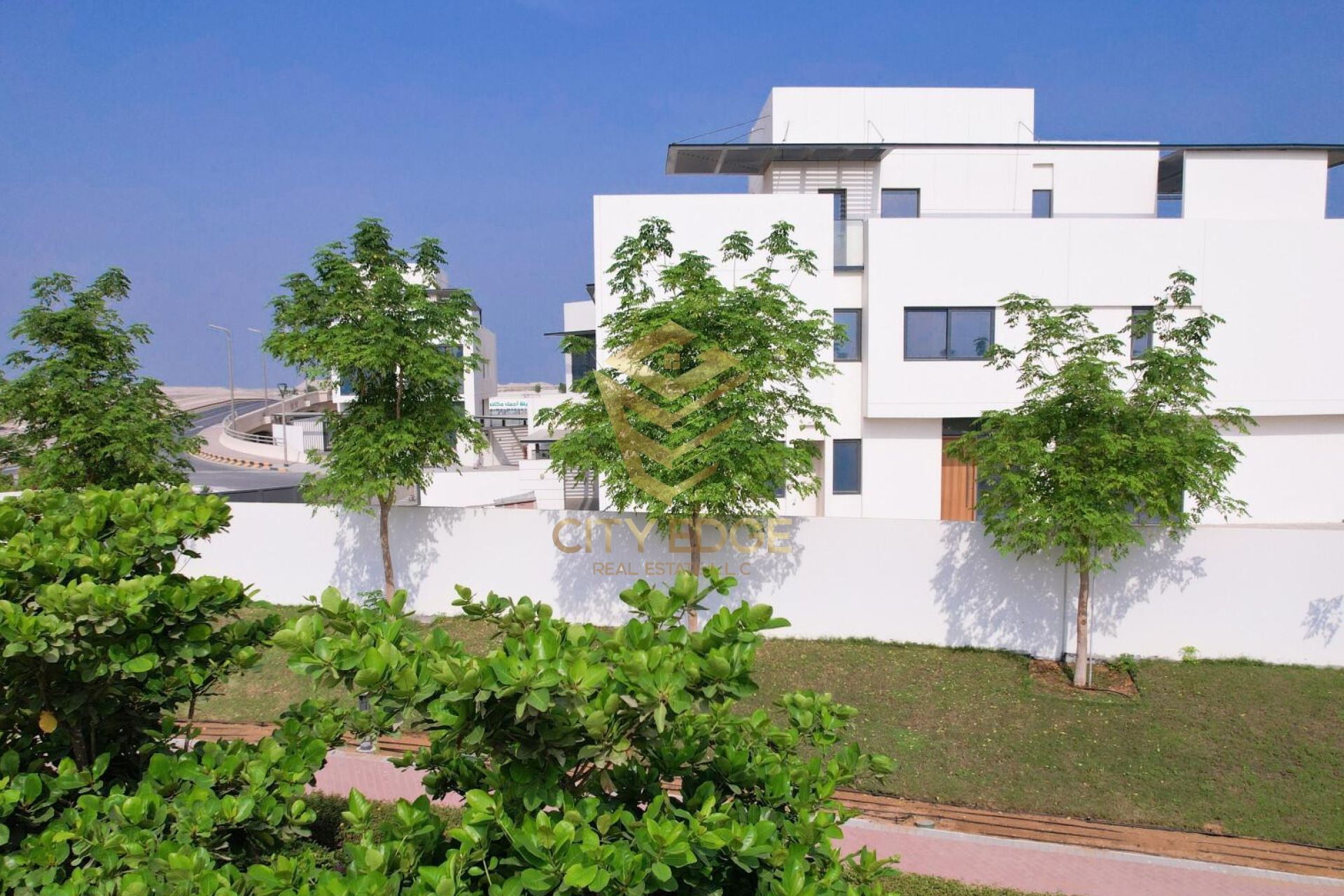 4 YEARS PAYMENT-Furnished 5 bed villa - FREE HOLD