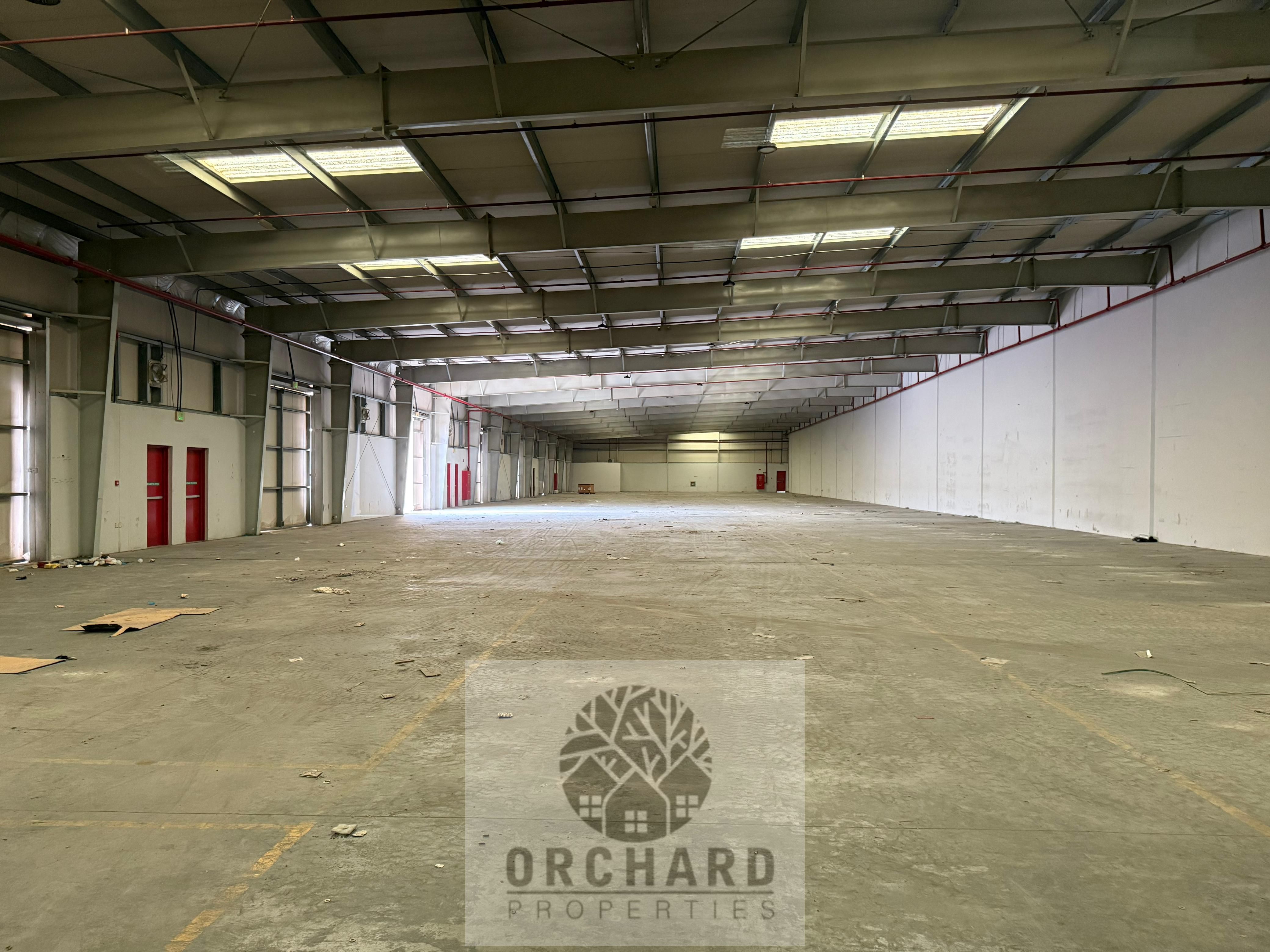 WONDERFUL) 23249 SQFT WAREHOUSE / 5 ENTRANCE/ STORAGE