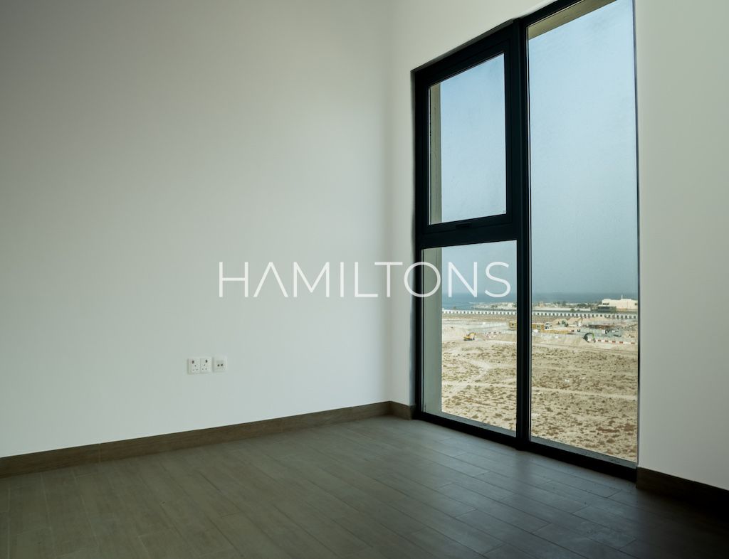 10 Minutes to Dubai | Ready to Move | Vacant | Resale
