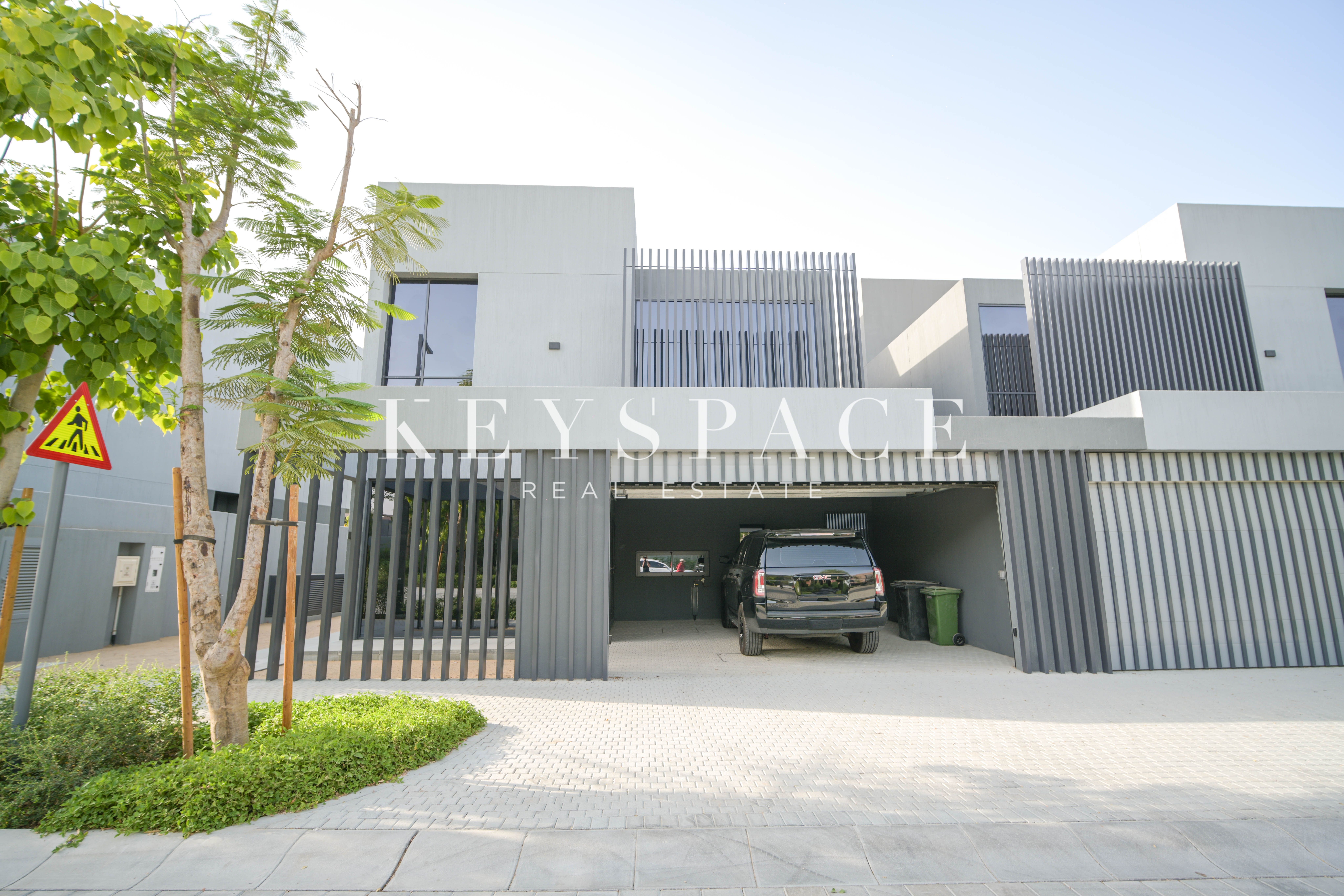 Distinguished Residence with Premium Amenities | Ready | Resale