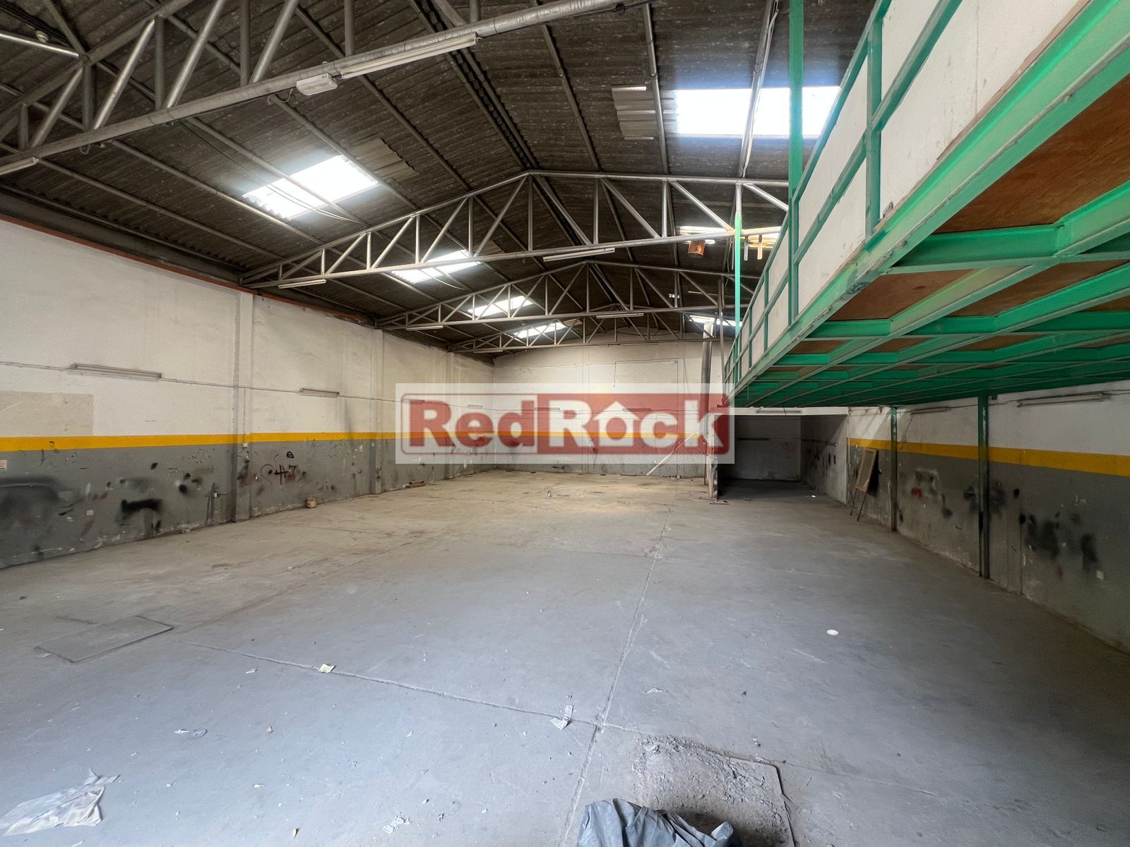 Easy Access 3700 Sqft Warehouse In Industrial 4