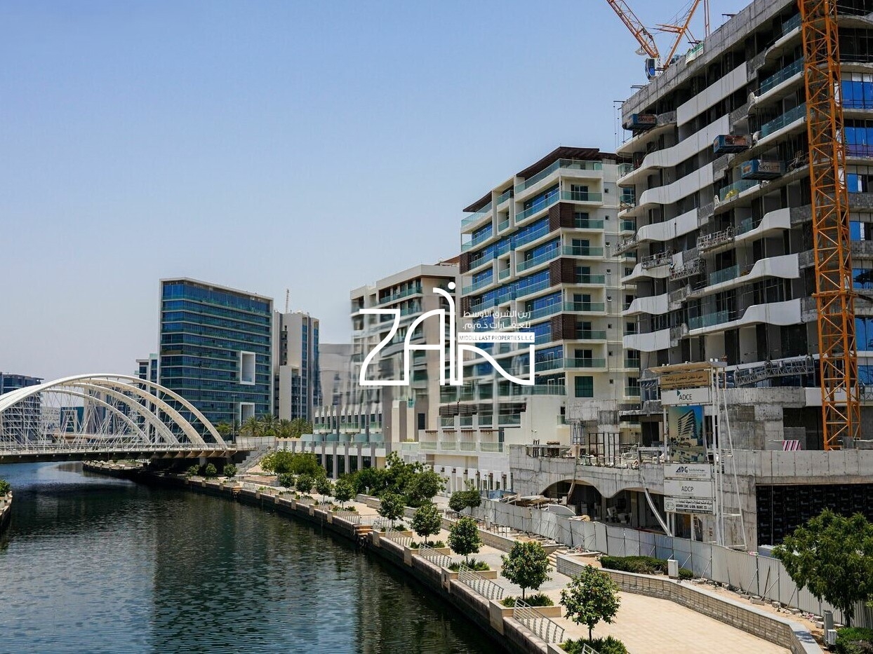 Spacious Duplex | Full Canal View | Prime Location