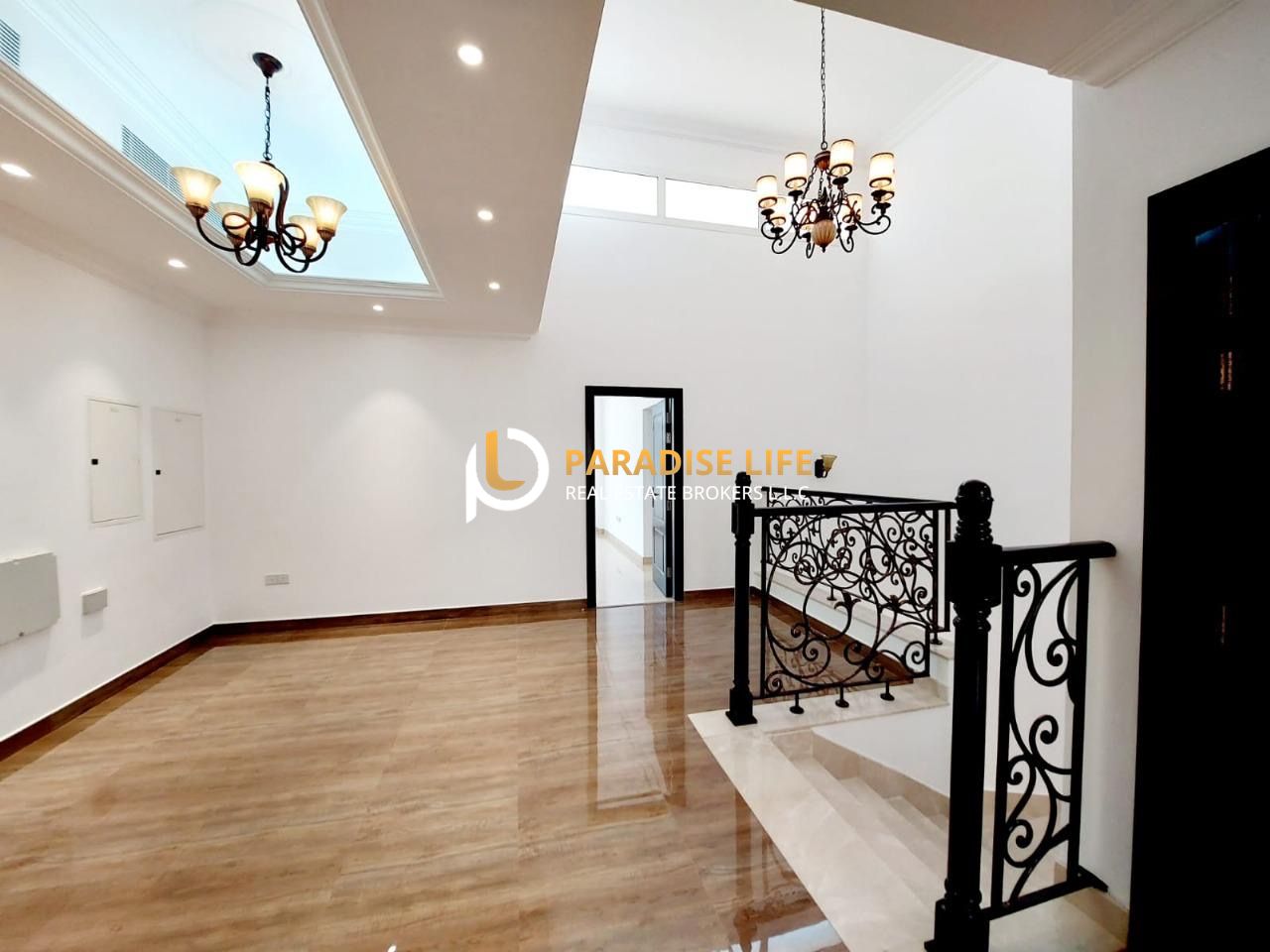 Luxury 4 Bedroom | One bedroom Down