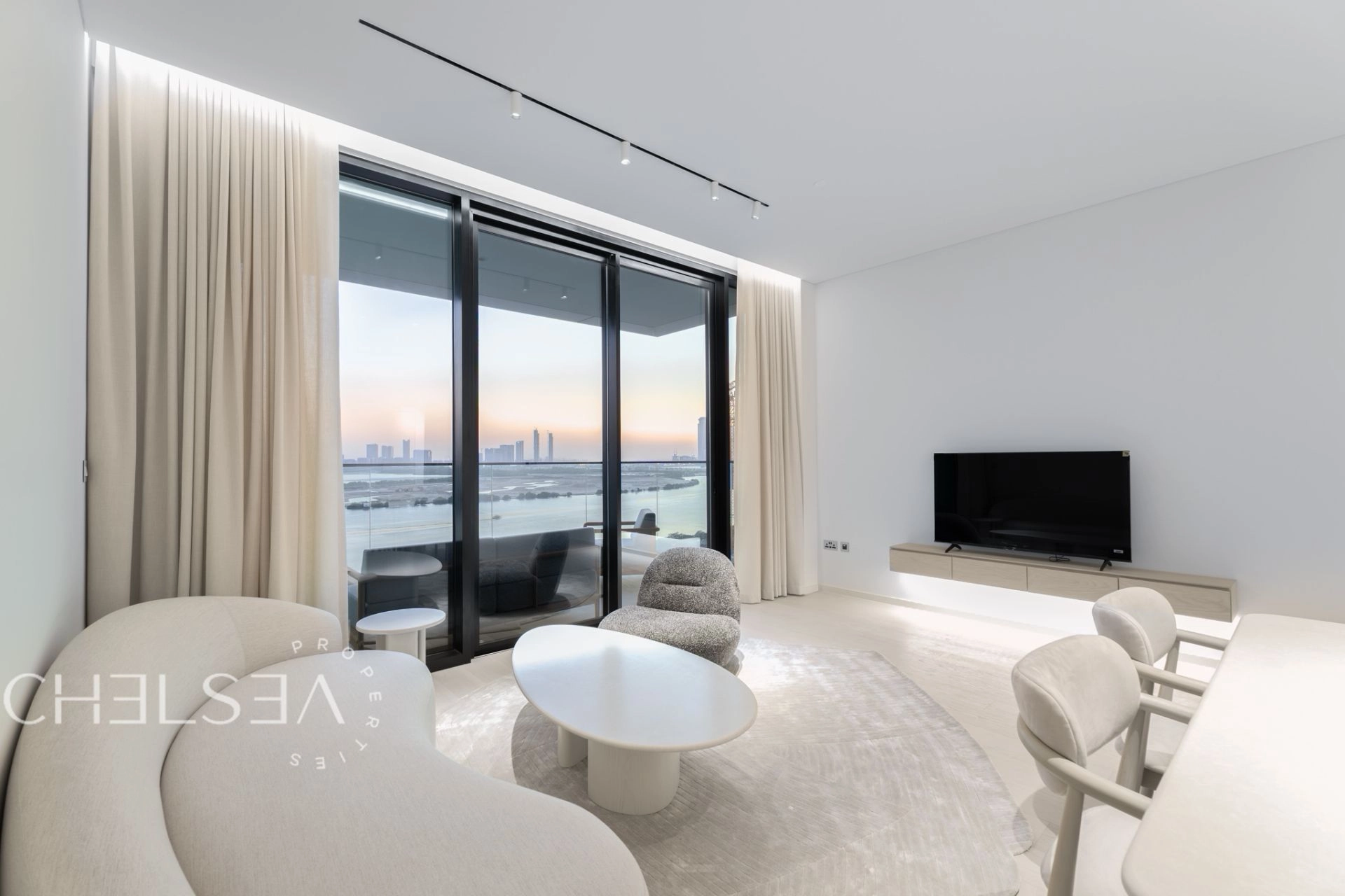CREEK VIEW | SPACIOUS LAYOUT | FULLY FURNISHED