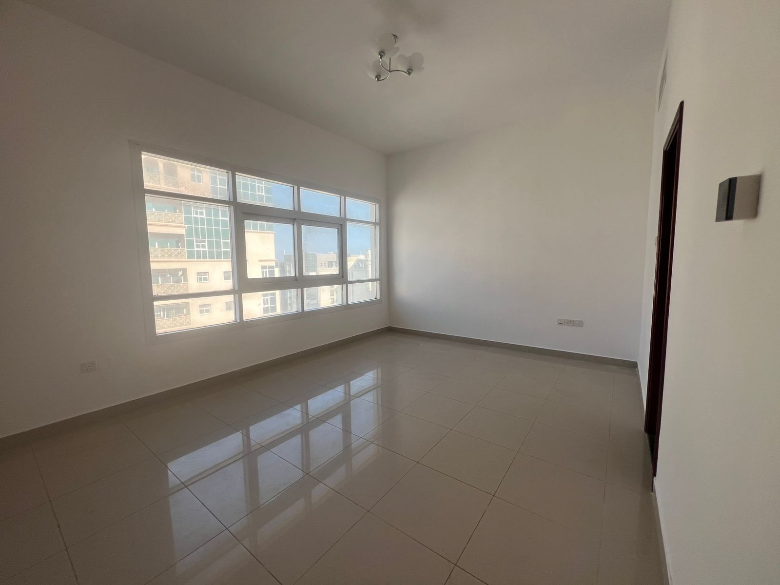 Two-bedroom apartment with living room for annual rent in Al Butina, prime location near services, spacious with good finishing, payable in 4 or 6 ins