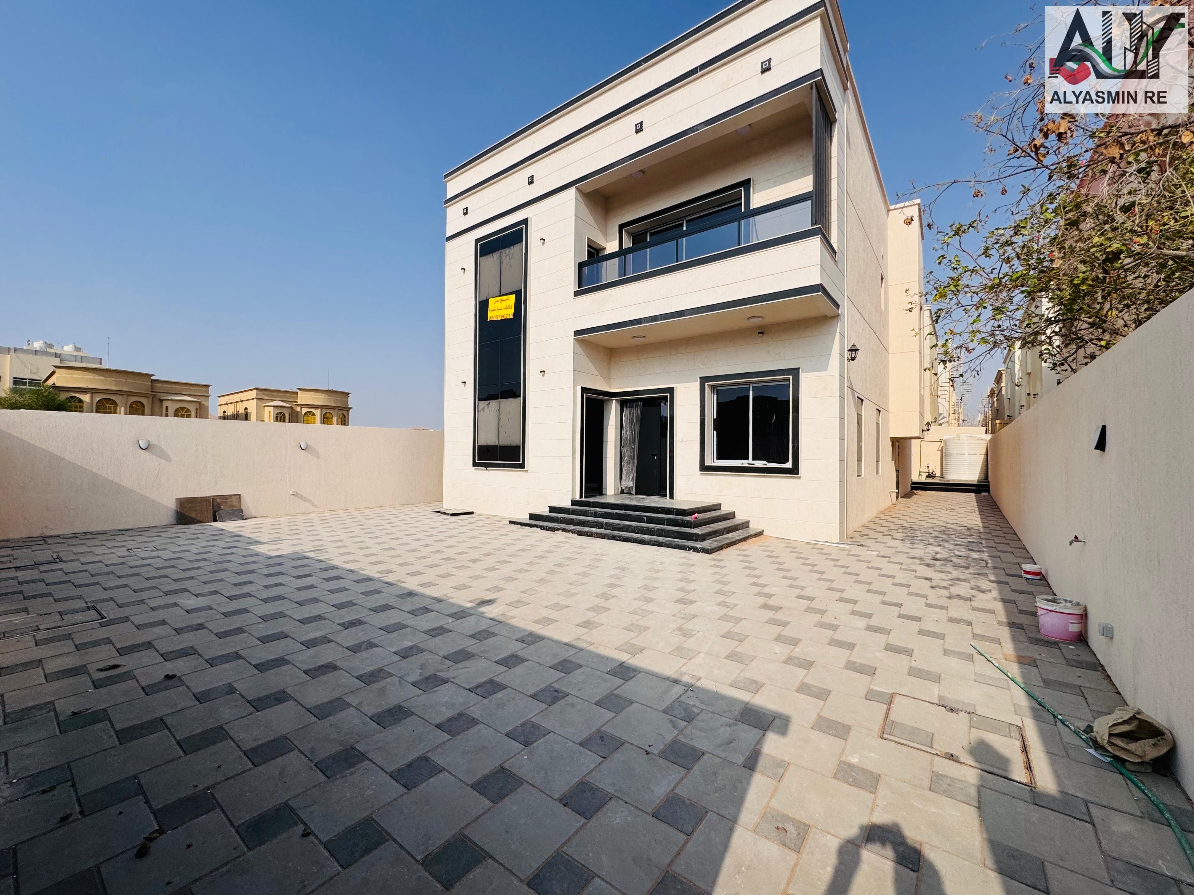 I own a 5,000-square-foot villa in an excellent location behind Nesto, at a price including electricity, water, and air conditioners, ready for reside