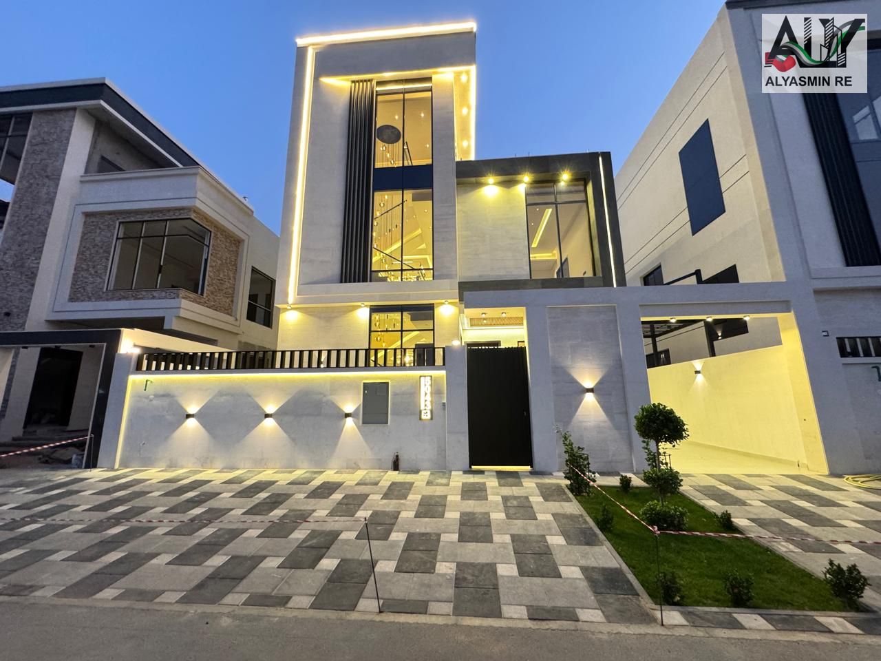 Modern luxury villa for sale, two floors, roof, central air conditioning, high-end finishes, freehold for all nationalities