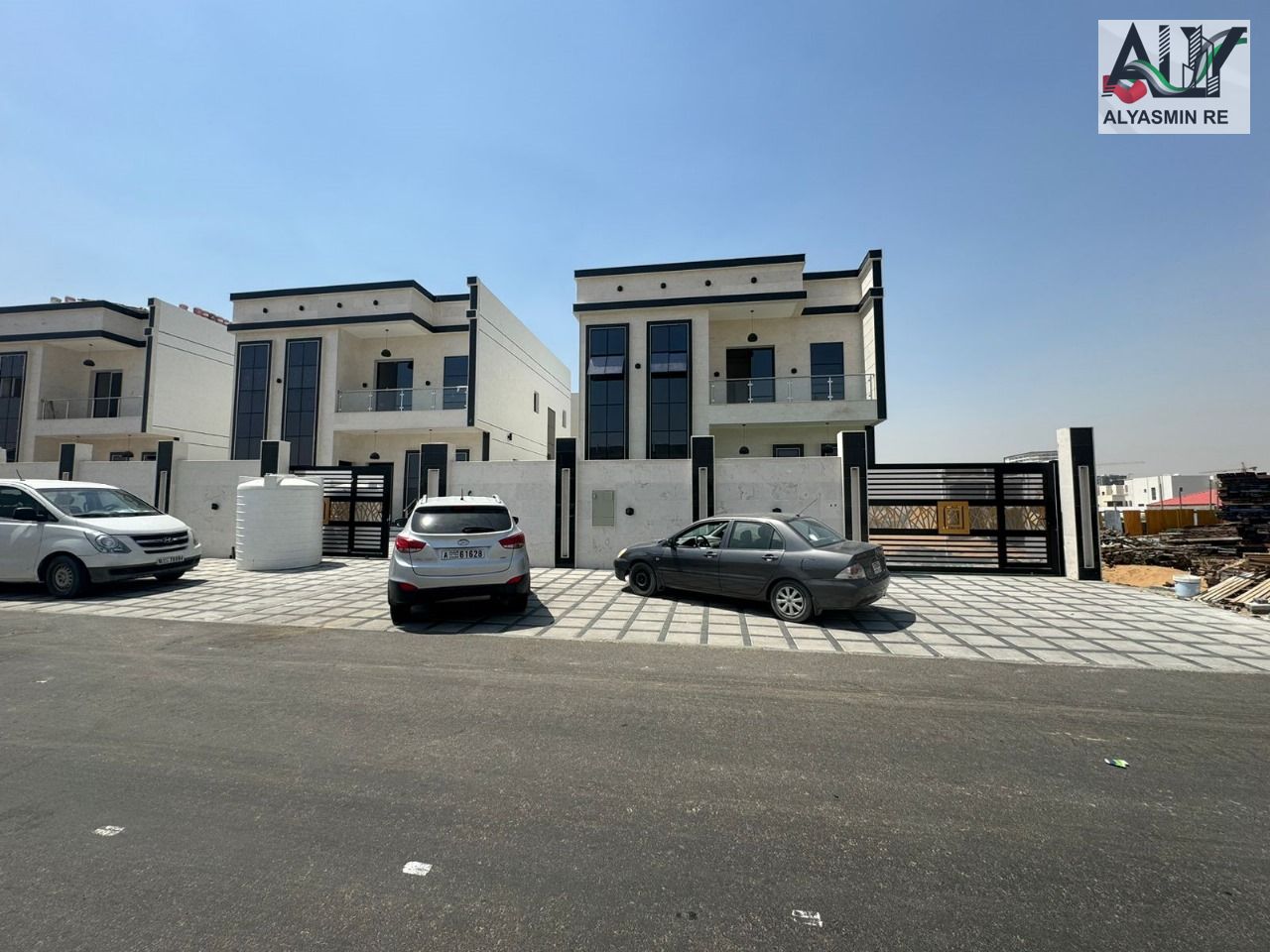Villa for sale in Al Helio, Ajman – registration fees included | 3 master bedrooms | maid's room | living room and majlis with washrooms | kitchen
