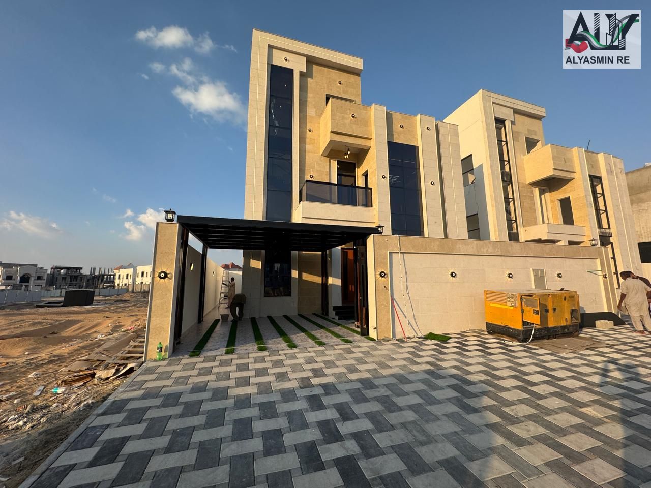 Including registration and ownership fees – Luxury villa for sale in Al-Haliou with central air conditioning – 5 rooms with fully custom finishes – Fr