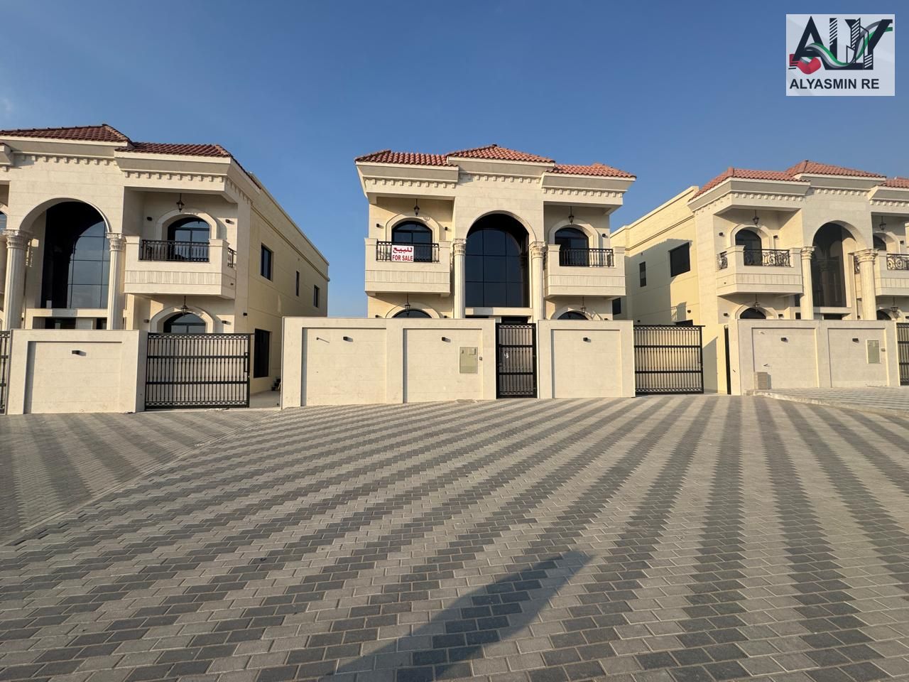 Own your dream villa in the heart of Ajman, close to all amenities, registration fees included, opposite a mosque, with a large swimming pool, near Az